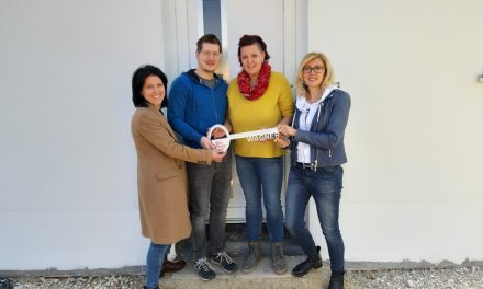 Im Monat März durften wir im Landkreis Regensburg den Schlüssel für ein Lichthaus 152 an die Bauherren überreichen.